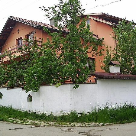 Hadjibulevata Guest House Kovachevtsi Esterno foto