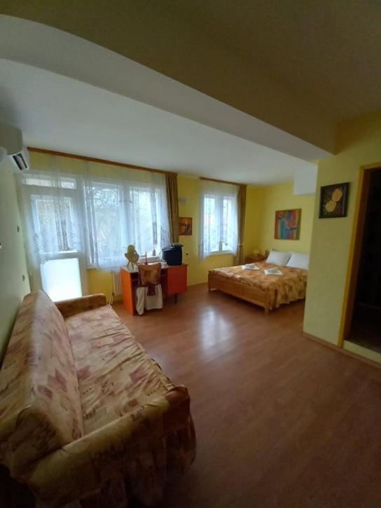 Hadjibulevata Guest House Kovachevtsi Esterno foto