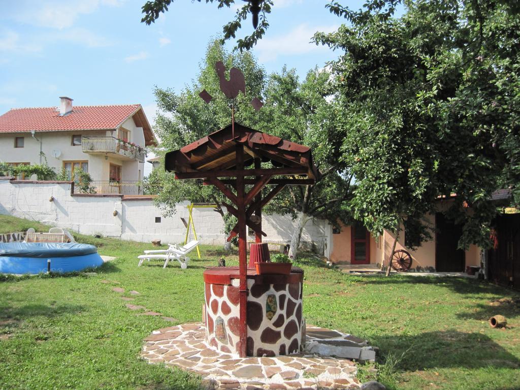 Hadjibulevata Guest House Kovachevtsi Esterno foto