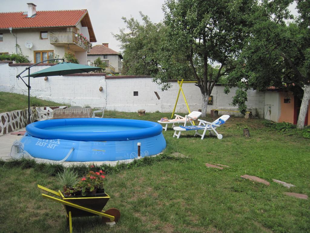 Hadjibulevata Guest House Kovachevtsi Esterno foto