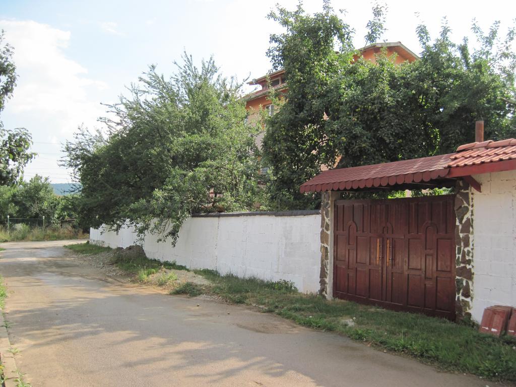 Hadjibulevata Guest House Kovachevtsi Esterno foto
