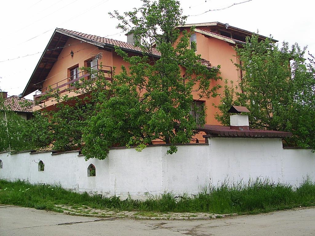 Hadjibulevata Guest House Kovachevtsi Esterno foto